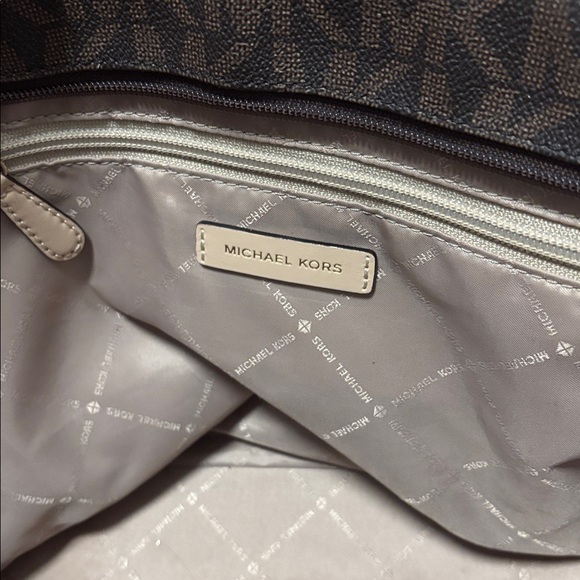 Michael Kors Signature Tote Bag - Picture 8 of 11